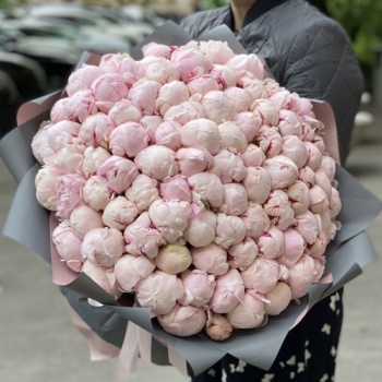 Нежно-розовый