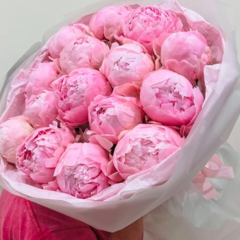 Нежно-розовый