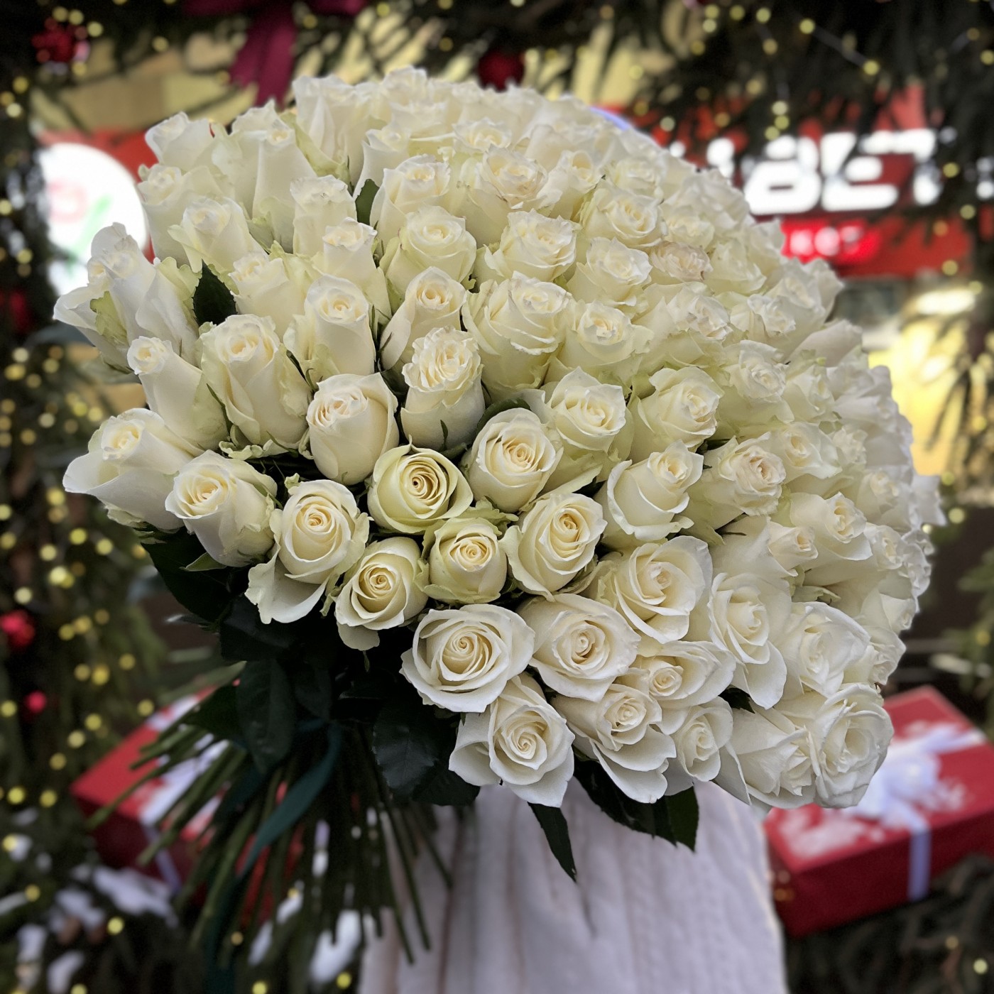 101 белая роза Premium 70 см.