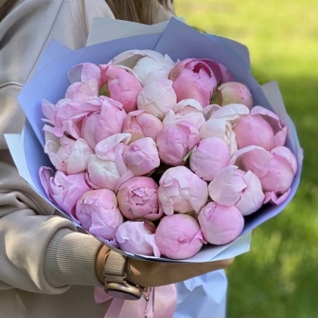 Нежно-розовый