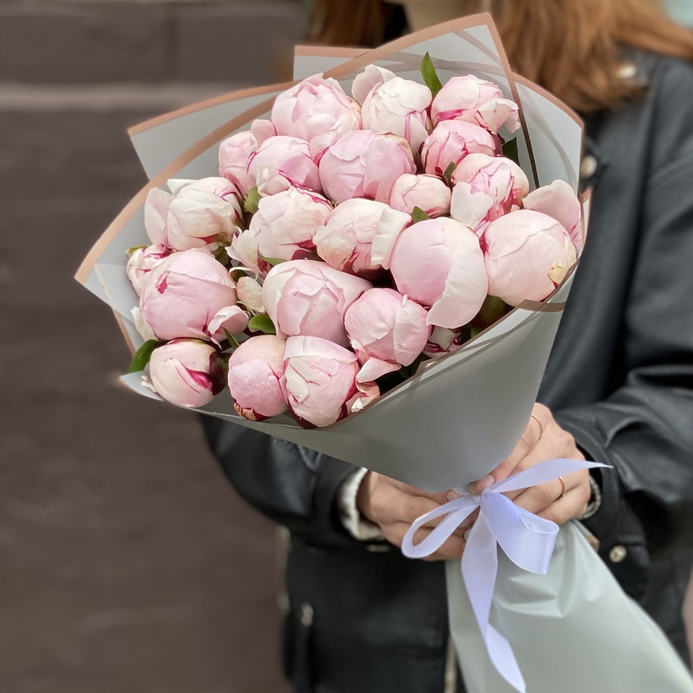 Букет из 21 нежно-розового пиона