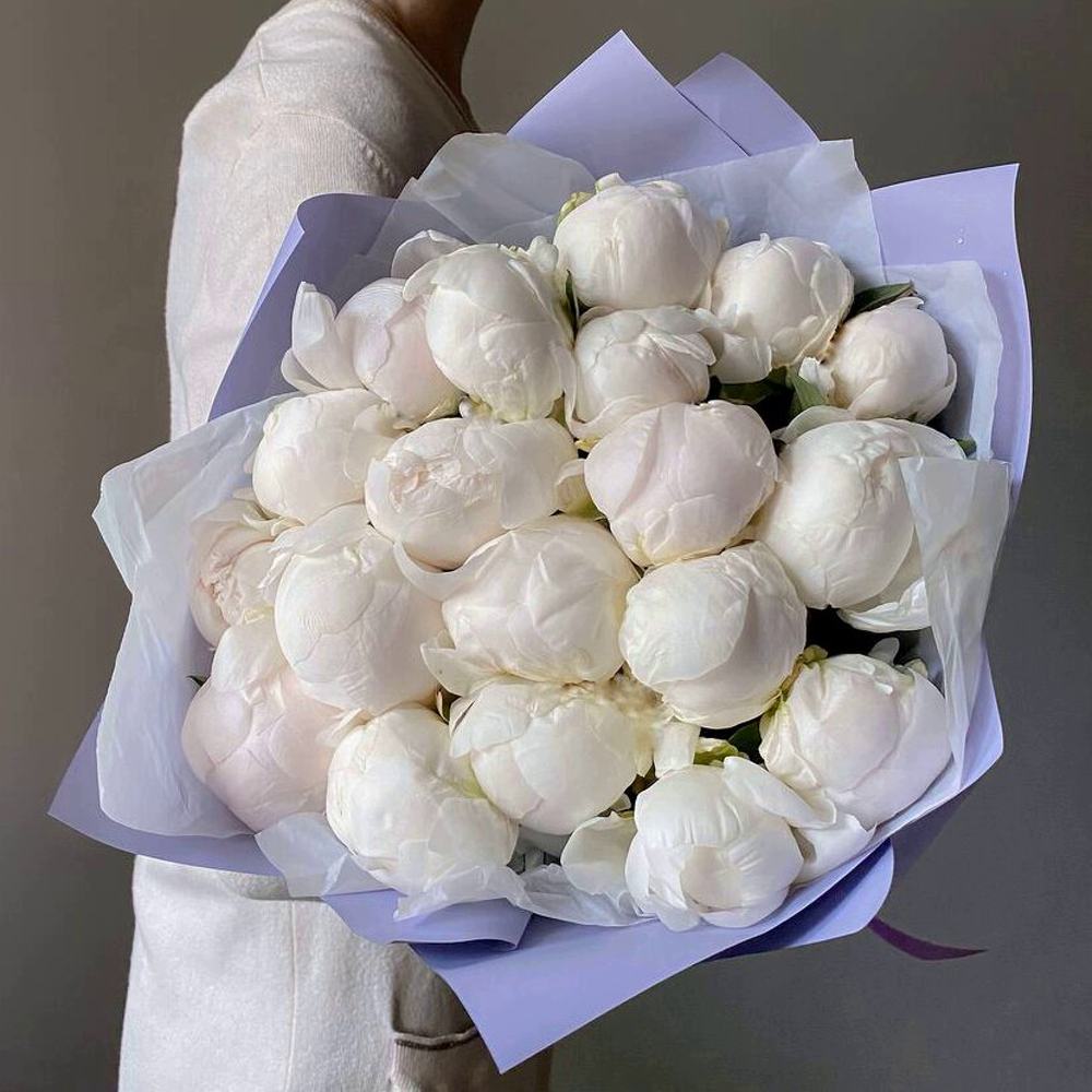 Букет из 21 белого пиона