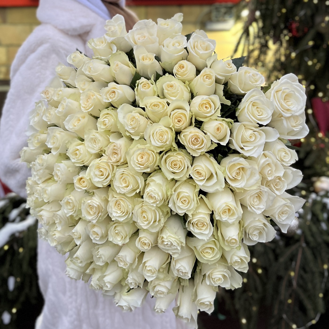 101 белая роза Premium 70 см.