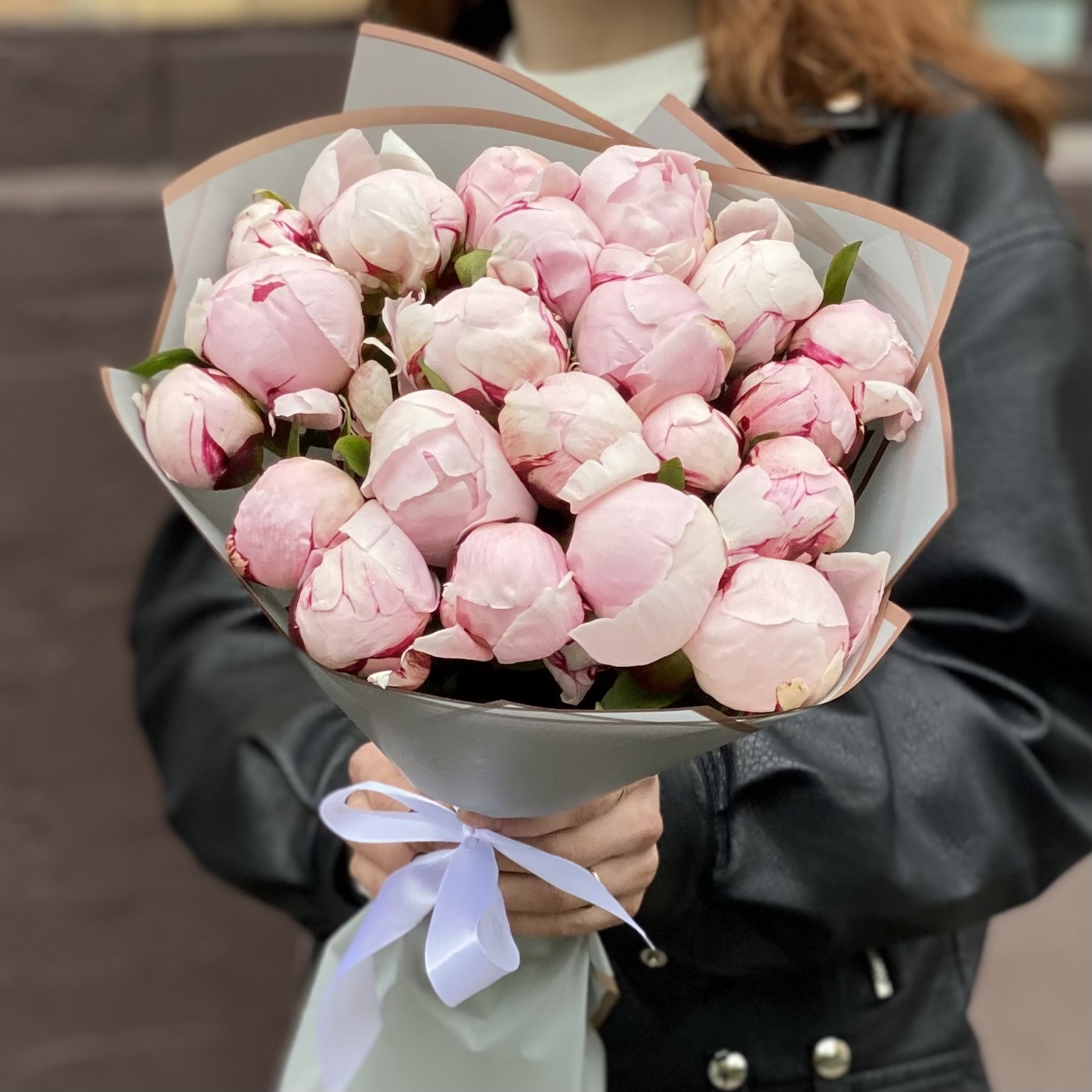 Букет из 21 нежно-розового пиона