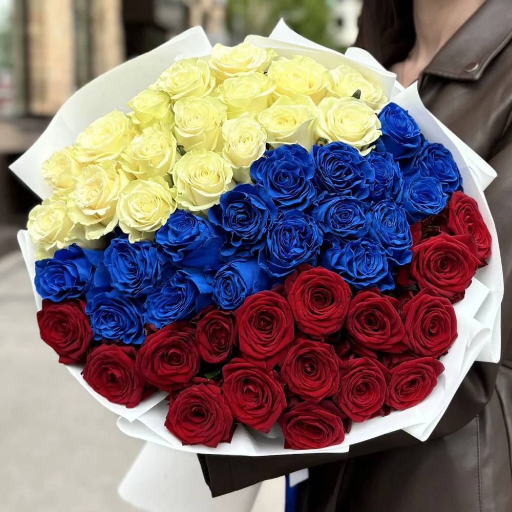 Букет из 51 розы в стиле Российского флага