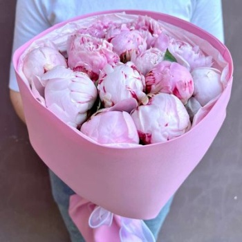 Нежно-розовый