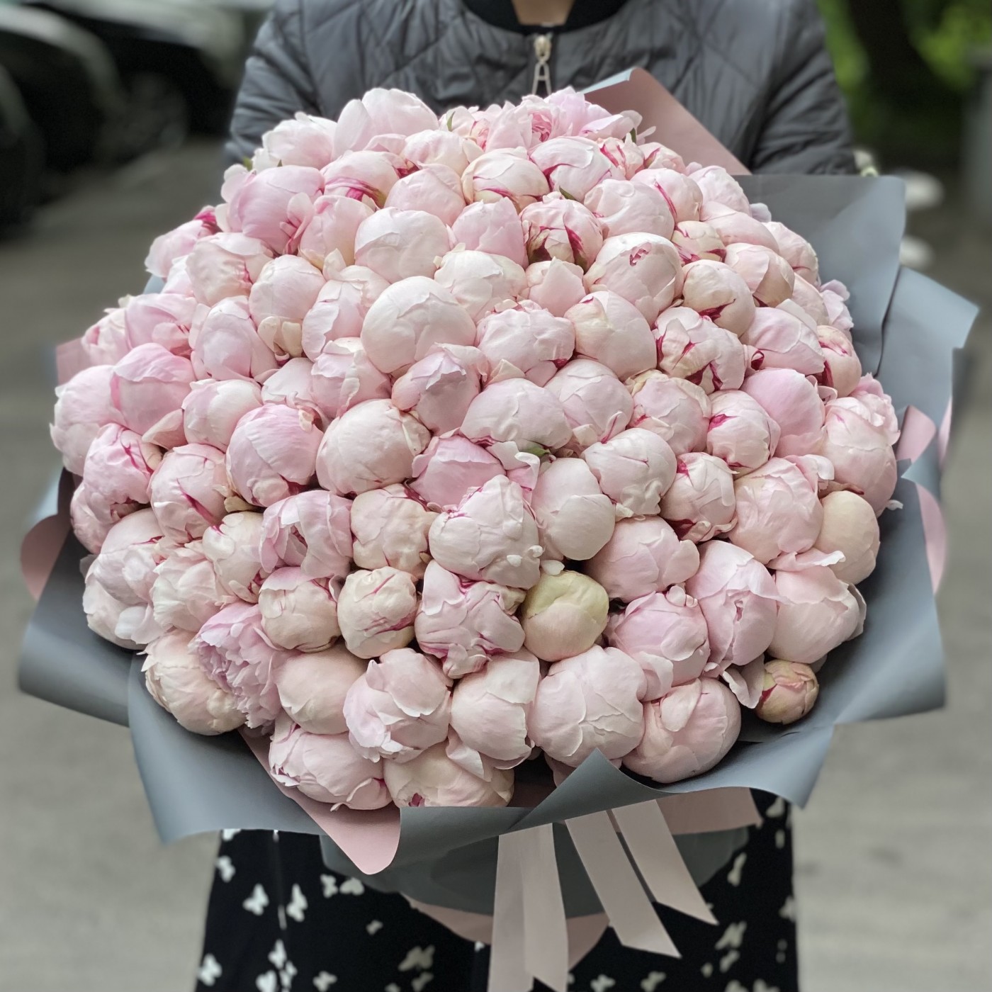 Букет из 101 нежно-розового пиона