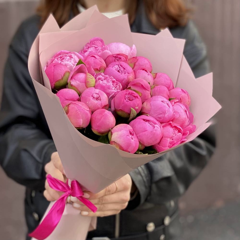 Букет из 25 розовых пионов