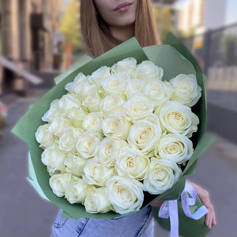35 белых роз 50 см