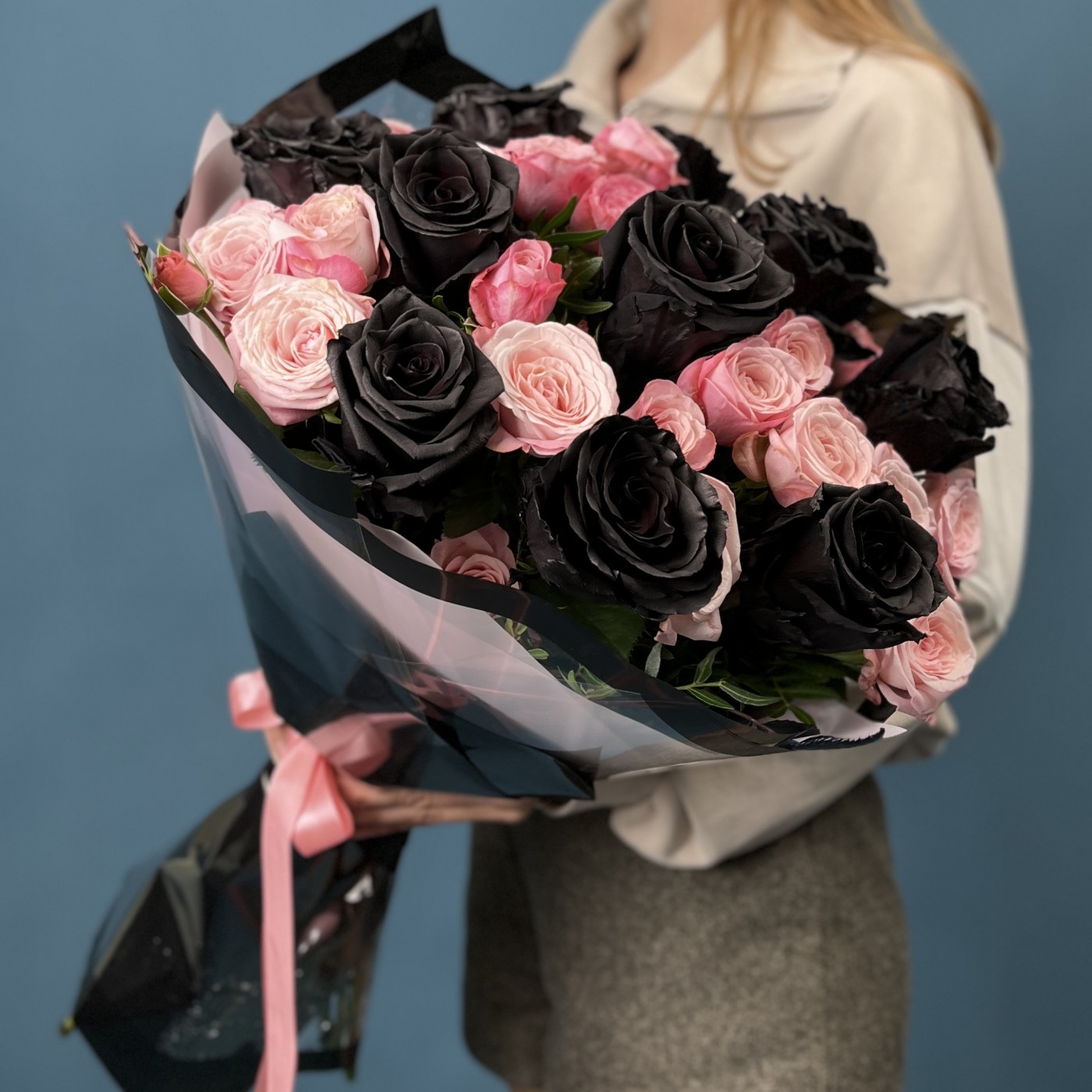 Черные розы и кустовые розы