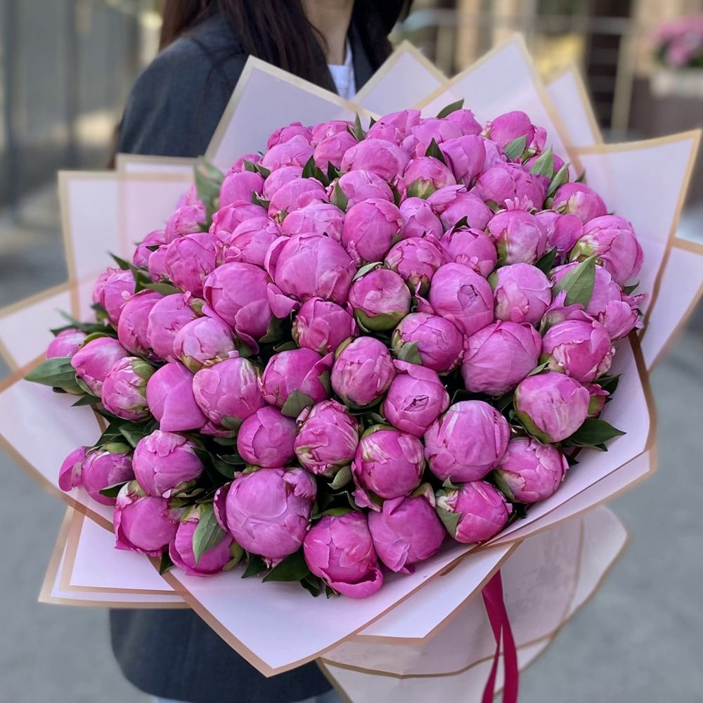 Букет из 101 розового пиона