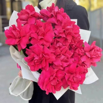 Французская малиновая роза 15 шт.