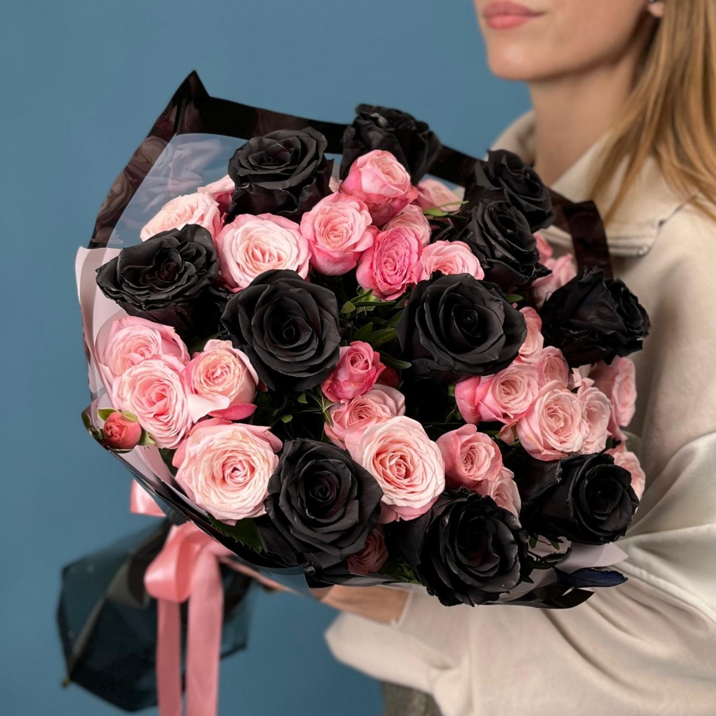 Черные розы и кустовые розы