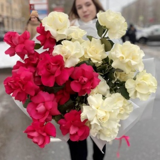 Французская красная и белая роза 21 шт.