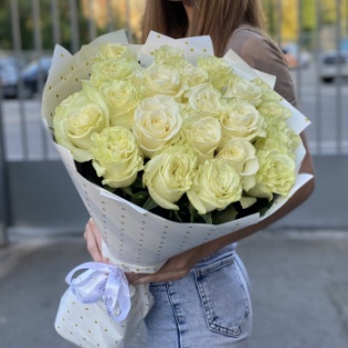 21 белая роза 60 см