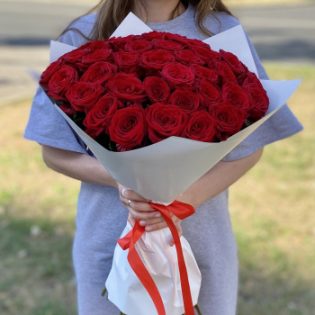 35 красных роз 50 см