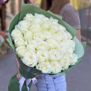 35 белых роз 50 см