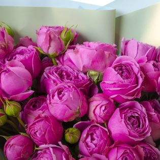 Букет из кустовой розы Мисти Бабблз 15 шт