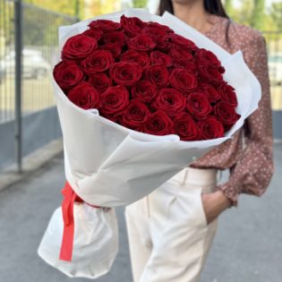 35 красных роз Эквадор 70 см