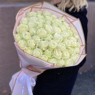 51 белая роза Эквадор 70 см