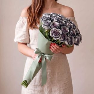 Букет из 21 серебряной розы Эквадор